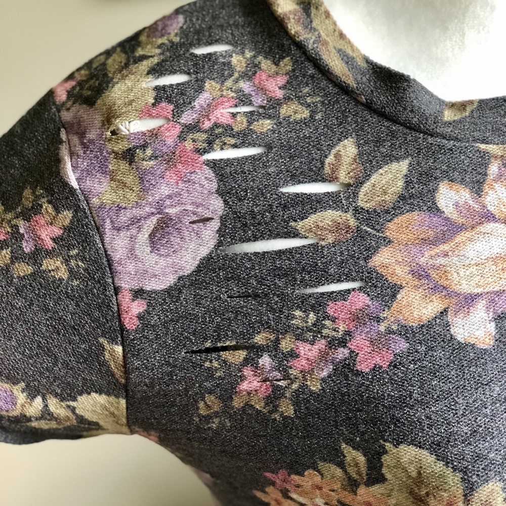 🆕 💲SWANKY COCONUT DISTRESSED TOP - Picture 2 of 6